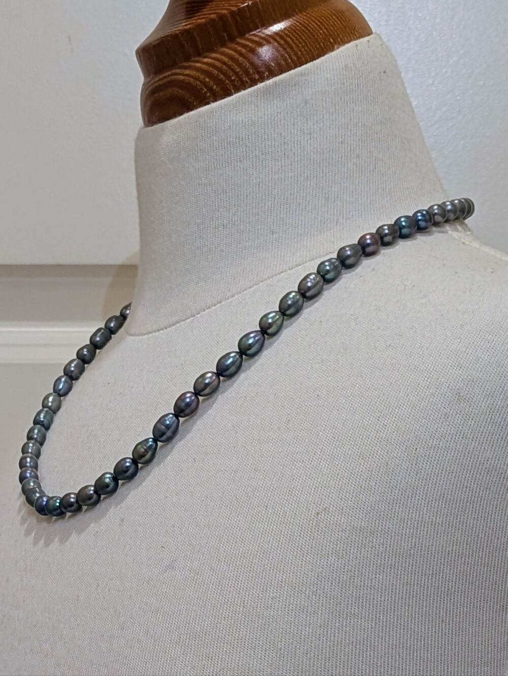 GUC Genuine Black Tahitian Circle Pearl Strand Necklace with Box Clasp - Picture 3 of 8